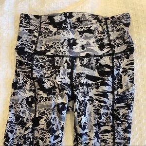 Lulu Lemon Leggings Size 4 (NEW!!!)